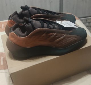 YEEZY 700 TALLA 45