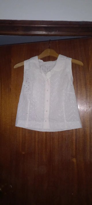 Camisa blanca sin mangas