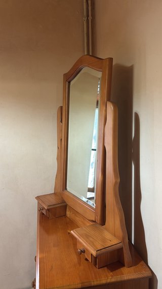 Mobile trucco in pino massiccio