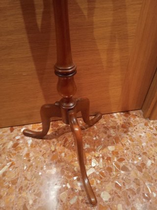 Porta plantas madera antiguo