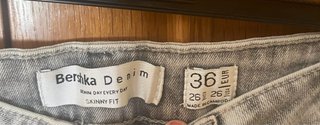 Bermuda vaquera desgastada Bershka