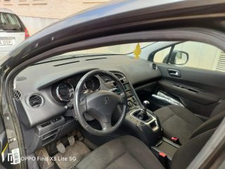 Peugeot 5008 2012
