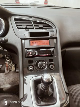 Peugeot 5008 2012