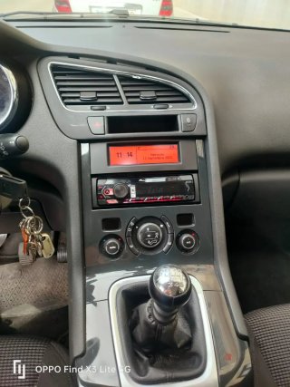Peugeot 5008 2012