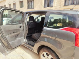 Peugeot 5008 2012
