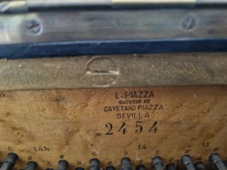 Piano Antiguo L. Piazza Sevilla