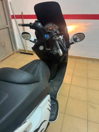 Kymco Grand Dink 125cc Maxi Scooter  ITV 2027 dic