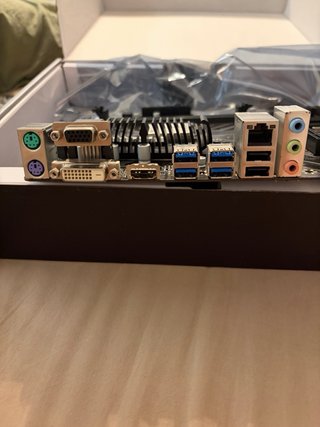 Placa Base Gigabyte B450M S2H + Ryzen 7 2700X