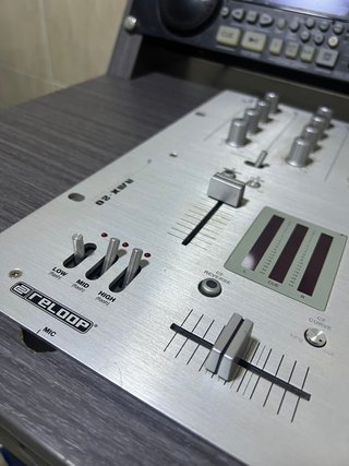 Mesa de mezclas Reloop RMX-20