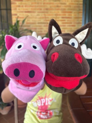 Marionetas Cerdito y Reno.