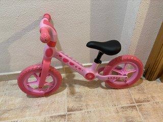 Bicicleta de equilibrio rosa para niños