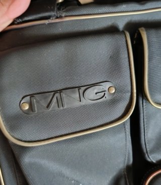 Bolso Negro Mango con múltiples bolsillos
