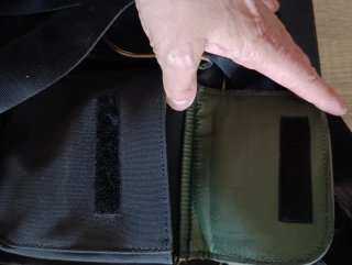 Bolso Negro Mango con múltiples bolsillos