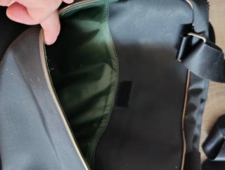 Bolso Negro Mango con múltiples bolsillos