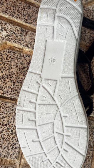 Sandalias negras de tiras