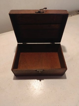 Caja joyero de madera con tapa tejida