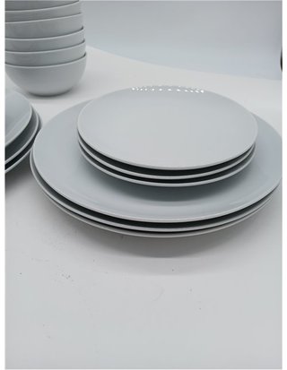 Amazon Basics Set di stoviglie - 6 servizi - Confezione da 18 - Porcellana bianca liscia
