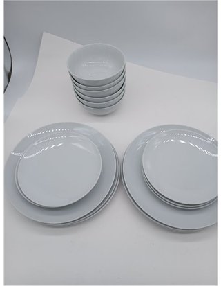 Amazon Basics Set di stoviglie - 6 servizi - Confezione da 18 - Porcellana bianca liscia