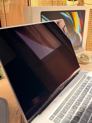 MacBook Pro 16 2019 i9 16GB 1TB Radeon 4GB