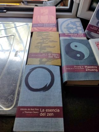 Lote de siete libros sabiduría oriental
