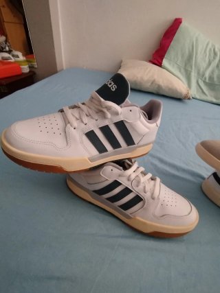 Zapatillas Adidas Entrap Blancas y Grises