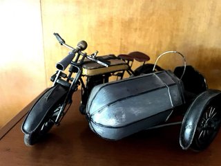 Lote 8 Maquetas vintage de ocho vehículos clásicos