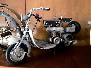 Lote 8 Maquetas vintage de ocho vehículos clásicos