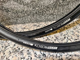 2 cubiertas bici 700x28 Resistprotect+