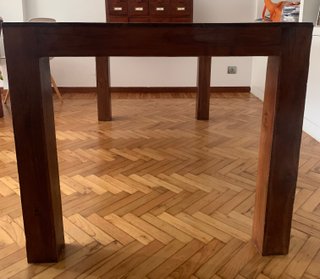 Mesa de comedor de madera