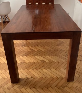 Mesa de comedor de madera
