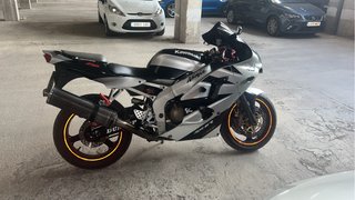Kawasaki Ninja 600R Sportbike
