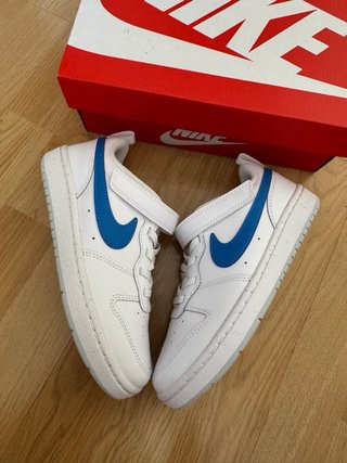 Zapatillas Nike Blancas y Azules