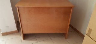 Escritorio de madera con silla