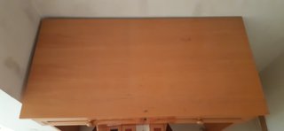 Escritorio de madera con silla
