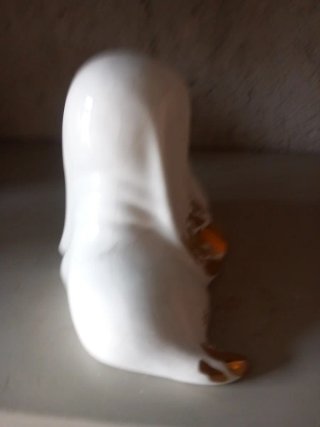Splendida Scultura Cane Basset Hound in Ceramica e