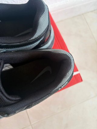 Nike P-6000 Talla 42 Negras y Grises