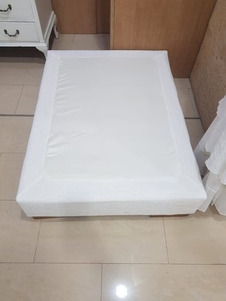 Puff Reposapiés Blanco Tapizado