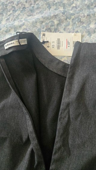 Minivestido Bershka gris con cinturón