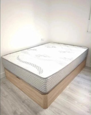Canapé de madera con colchones viscoelástica