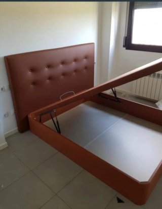 Canapé de madera con colchones viscoelástica