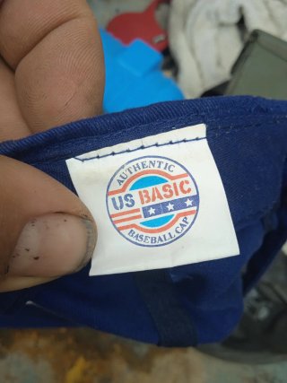 Lote boina, gorra y parches caja hermética
