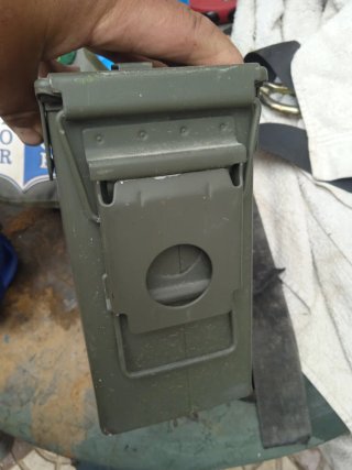 Lote boina, gorra y parches caja hermética