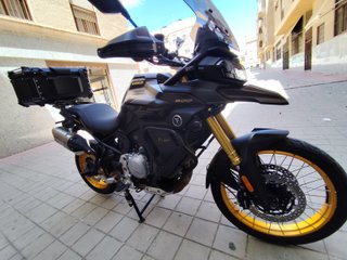 VOGE 900 DSX Negra y Dorada