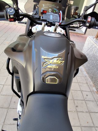 VOGE 900 DSX Negra y Dorada