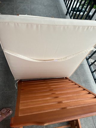 Tumbona de madera plegable con ruedas