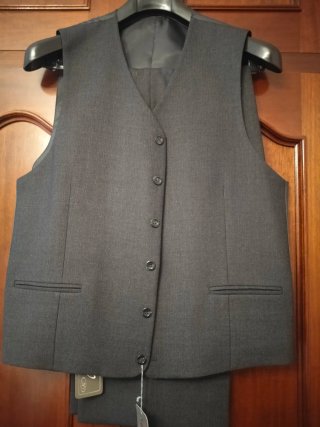 Traje chaqueta gris marengo con etiqueta