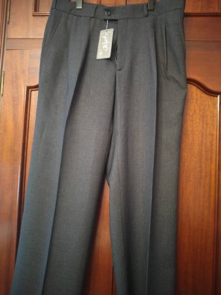 Traje chaqueta gris marengo con etiqueta