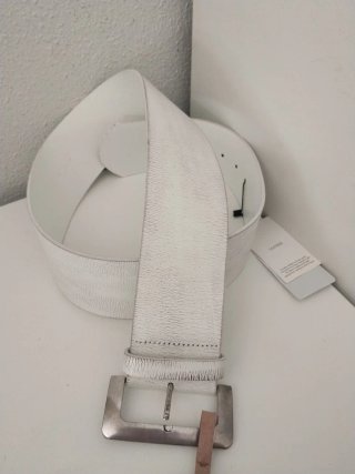Mango: cinturón ancho de piel