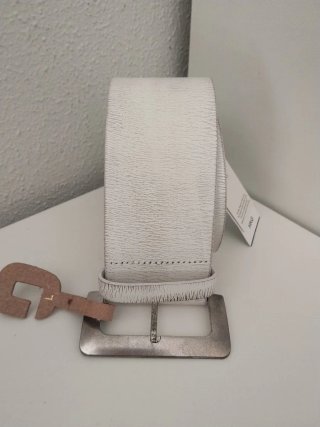 Mango: cinturón ancho de piel
