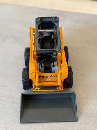 Mini cargadora Mustang 2105 JOAL 1:25